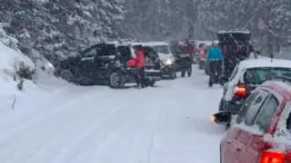 Ад на Подбалканския път, има вече закъсали в снега 