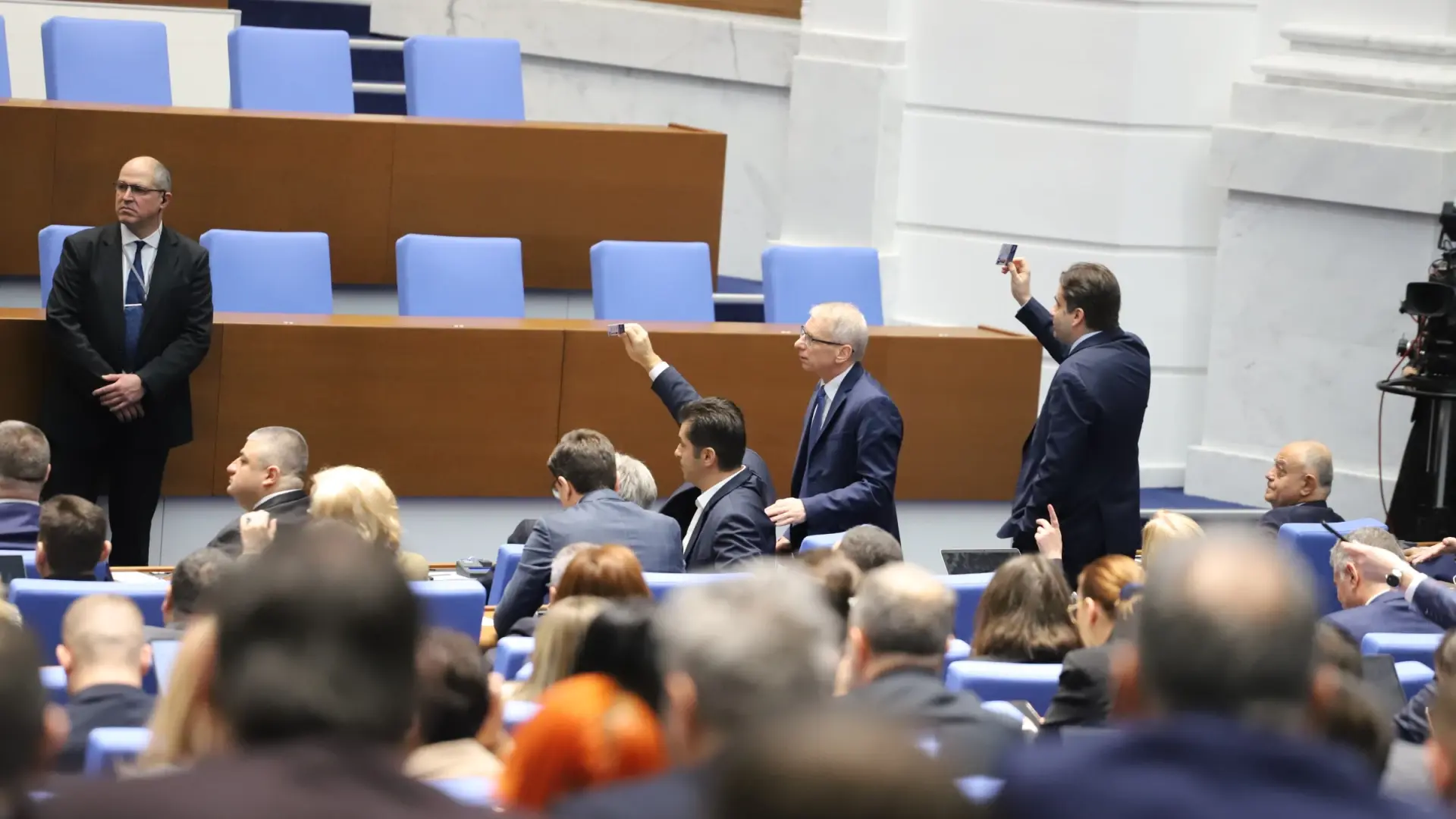 Бюджетът на ДОО мина на първо четене в НС