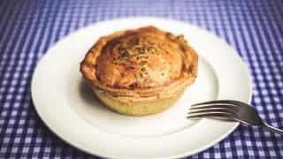 Канибал по принуда: Секта накара момиченце да яде пай с месото на майка си