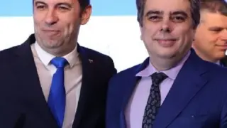 Тайни договорки на Кирил и Асен! ДПС-Ново начало вика спешно...