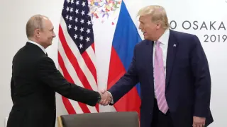 Bloomberg с три сценария за край на войната в Украйна след разговора на Тръмп и Путин