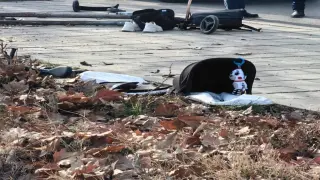 Кола помете майка с бебе на троатоар в Русе, количката е на трески ВИДЕО 