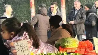 Петков заряза и партия, и парламент и хукна да... СНИМКИ 