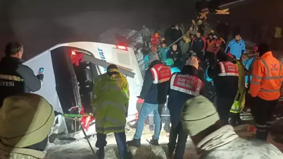 Трагедия! Автобус падна в пропаст в Турция, вадят труповете СНИМКИ