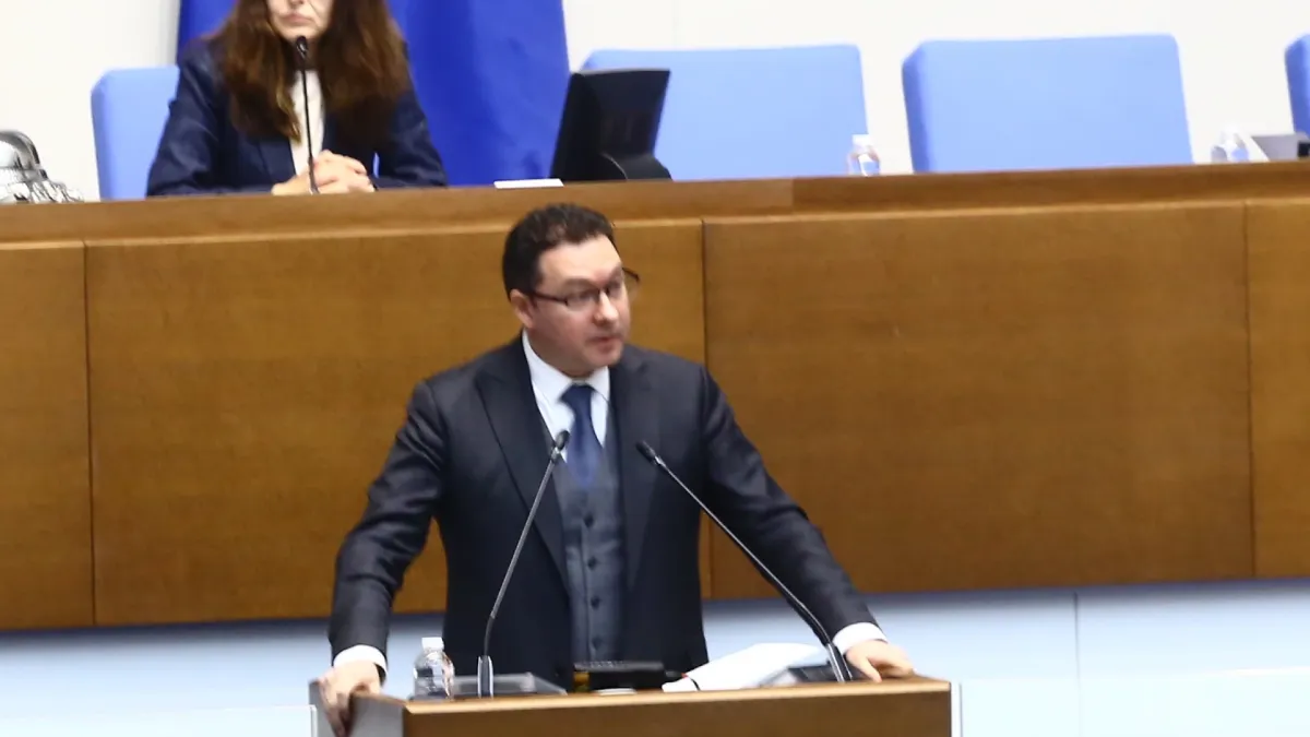 Министър Митов проговори за скандала с полицаите в Бургас 
