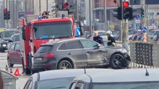 Зрелище в София: Тузарски коли се помляха СНИМКИ