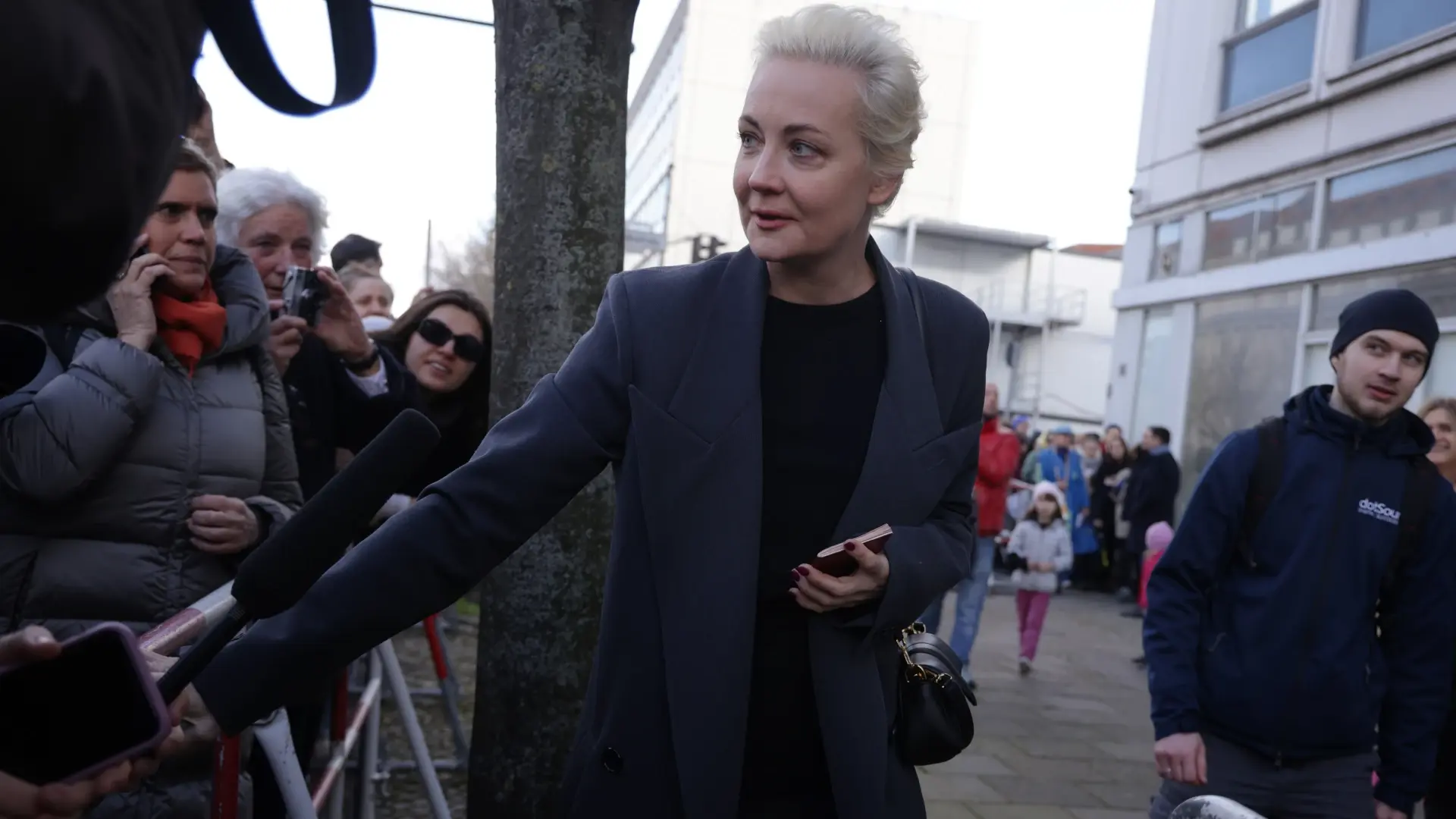 Вдовицата на Навални размаха пръст: Не преговаряйте с Путин!