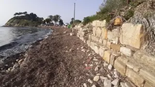 Няма да ви се вярва! Нещо древно се появи от морето в Турция, местните очаквали цунами СНИМКИ