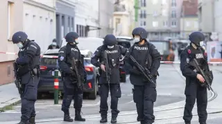 Кървава баня в Австрия, 14 г. младеж е мъртъв