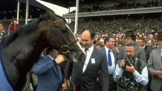 Злато, пари и жени: Всеки мечтае за живота на този човек СНИМКИ