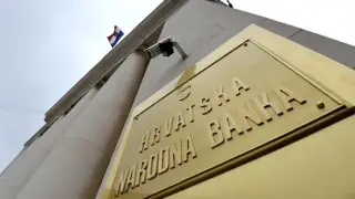 5 мин. мълчание за предупреждение: Хърватите бойкотират банките и мобилните оператори