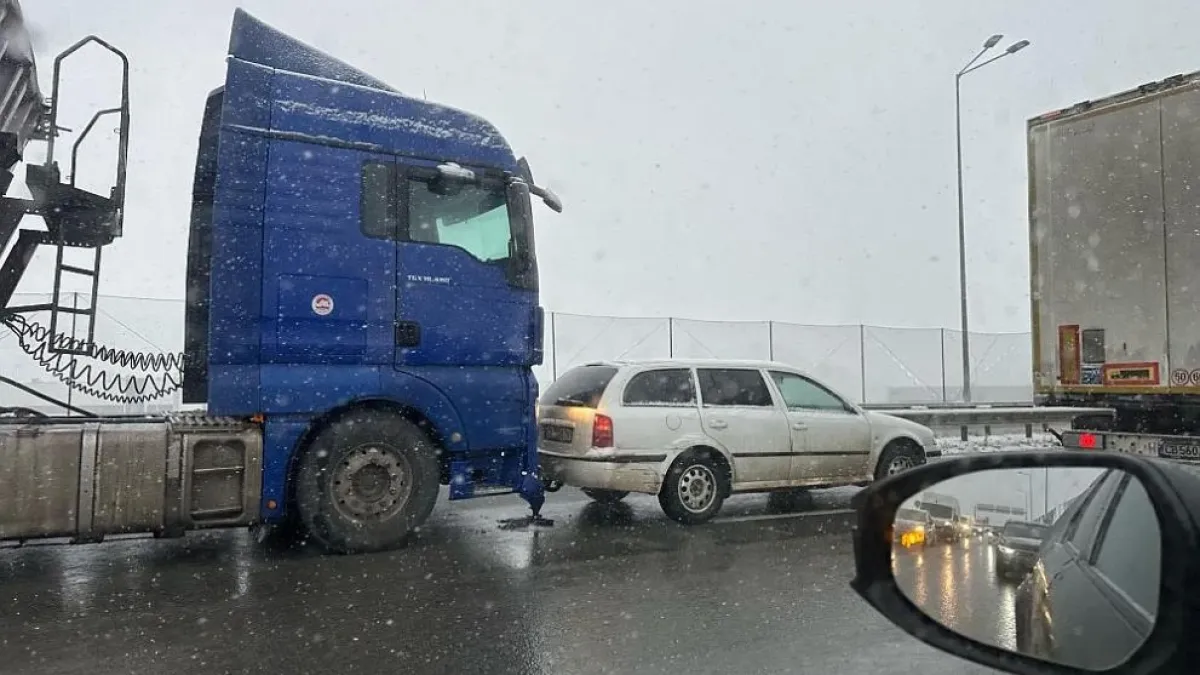 Катастрофа на бул. "Ботевградско шосе" в София, има голяма тапа СНИМКА