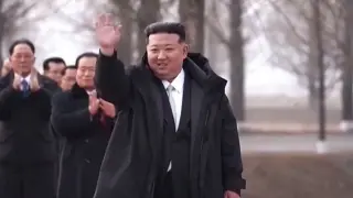 Ким Чен Ун отиде на гроба на баща си и се зарече, да... ВИДЕО