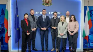 Министър Пешев се срещна с ръководството на Националния младежки форум
