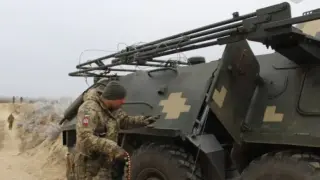 Украинска бригада използва модернизирани български БТР-60Д СНИМКИ