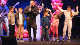 Валентин Велчев събра естрада и фолк на бляскав концерт СНИМКИ