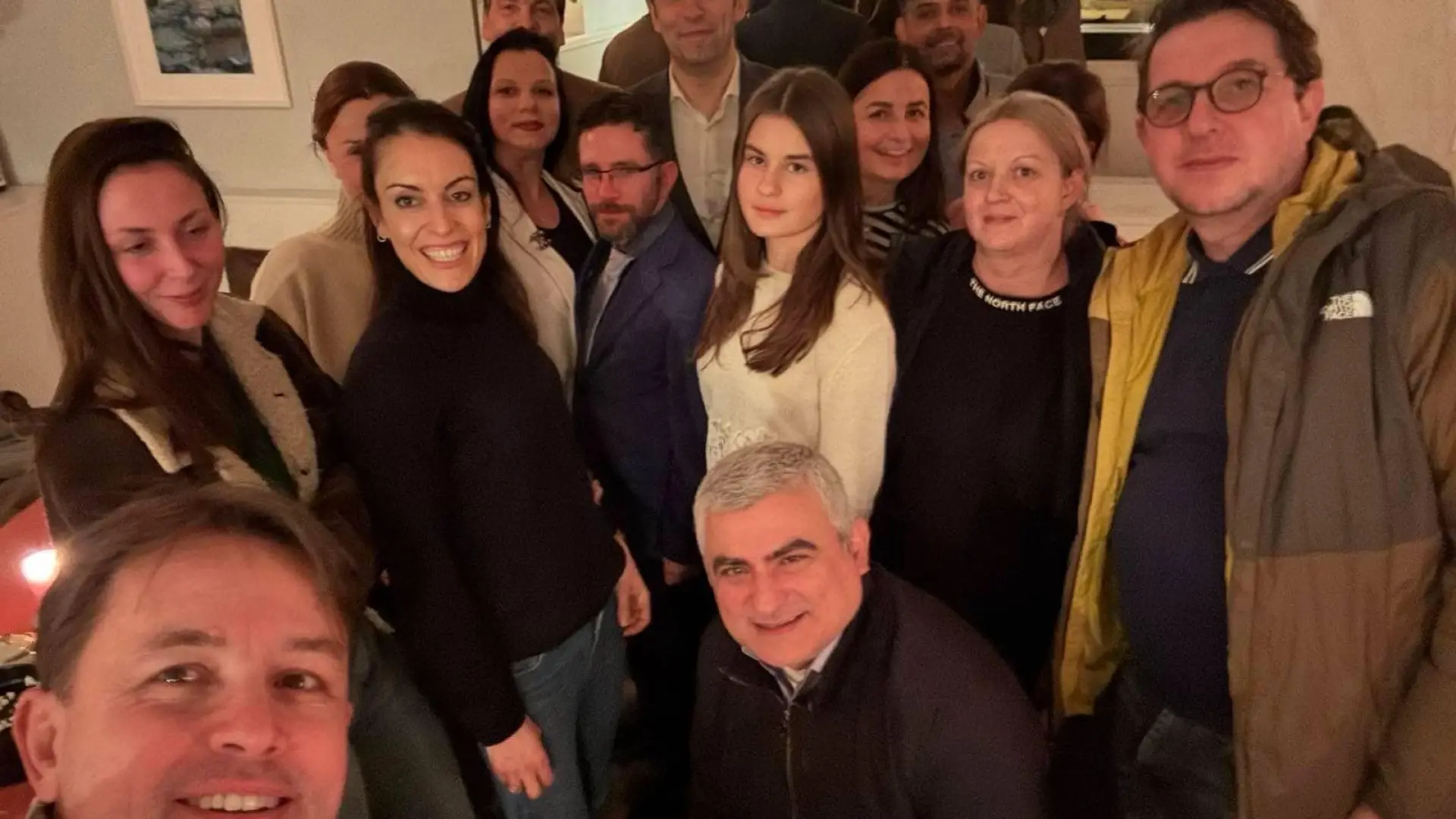 Късат от подигравки "туриста" Петков, а наш режисьор помоли Найо да...