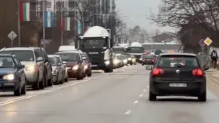 В Пловдив: Пешеходци пресичат на късмет, шофьорите се кръстят