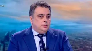 Асен Василев негодува и ридае за еврозоната: Скандално е!