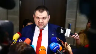 Константин Мишев: Пеевски ги прави сутрин на мат и маскара и на пат и пастърма! Бий, Деляне, бий