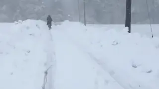 Синоптици алармират: Обилни снеговалежи и виелици удрят България, Стара планина под блокада