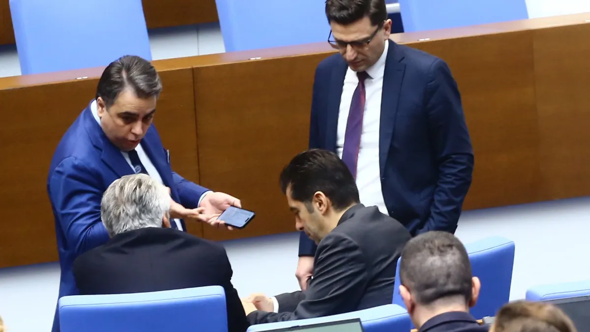 3 сценария за падането на кабинета "Желязков", ПП-ДБ пред капан за жесток автогол