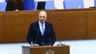 Желязков рамо до рамо с 25 EU лидери: Киев сам трябва да решава съдбата си
