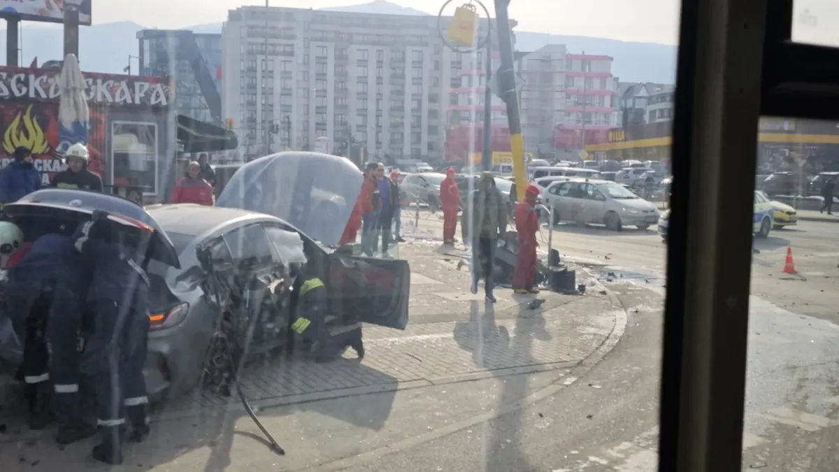 Зрелищни СНИМКИ: Нов ад на метри от лобното място на Милен Цветков 