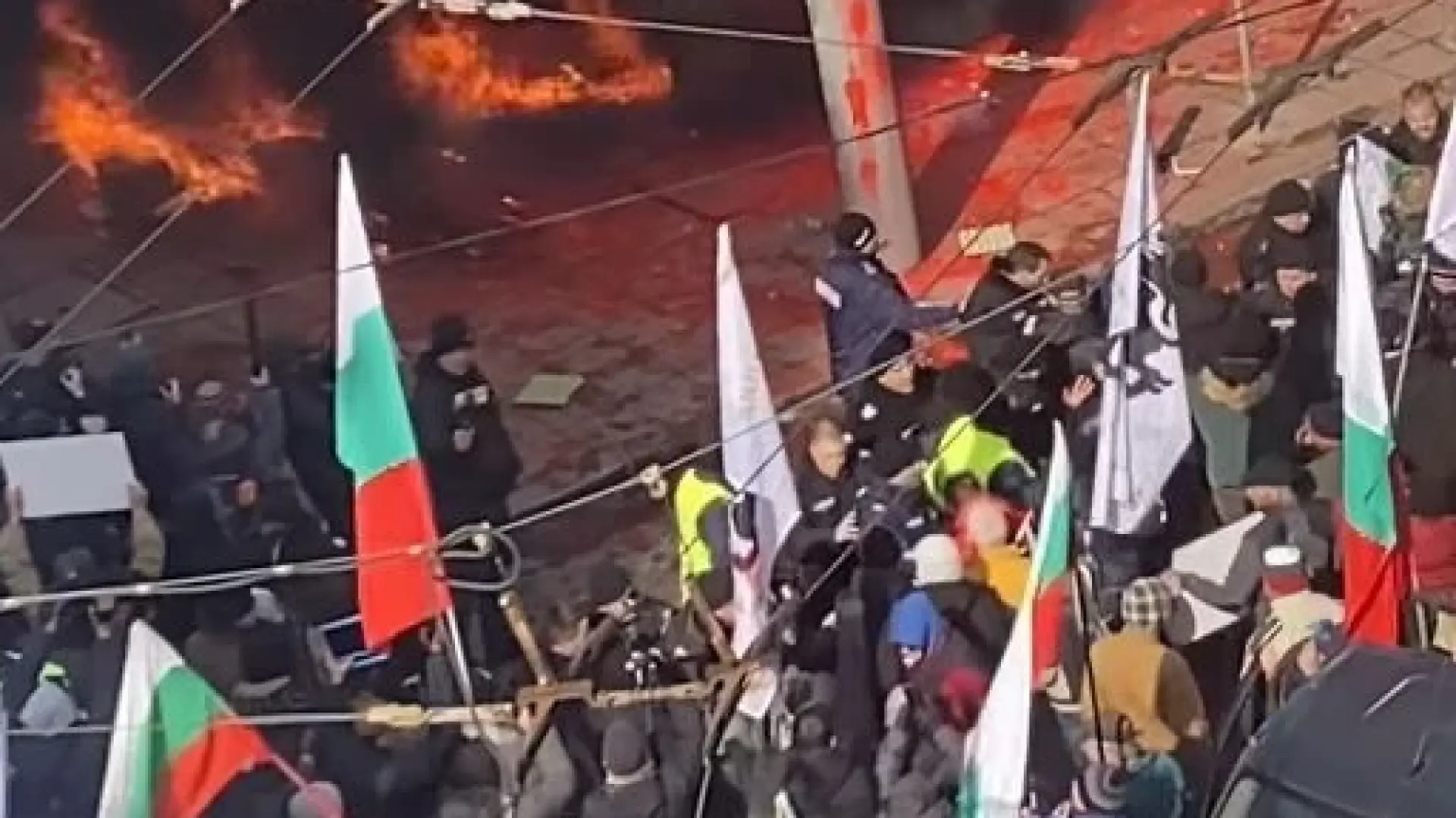 Правителството размаха пръст на "Възраждане", закани се да...