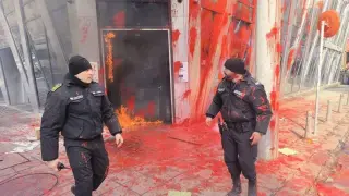 Красива полицайка, пострадала на протеста, разказа ужасяващи подробности: Страх ме беше да не ме... СНИМКА