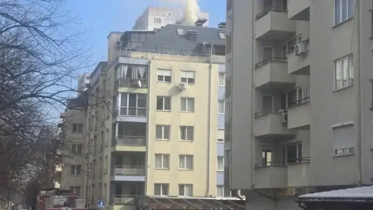 Извънредно! Огнен ад в жилищен квартал на София ВИДЕО