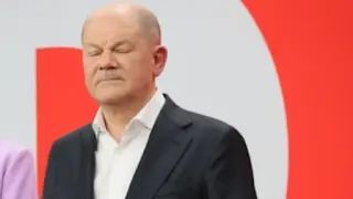 Вековен крах за партията на Шолц, той си посипа главата с пепел