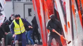 Пратиха „Възраждане“ на Червения площад, те са срам за името си