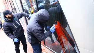 Само в БЛИЦ! Почна се: Заличават следите от позорния зулум на "Възраждане" СНИМКИ