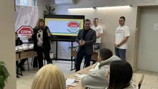 Млади спортисти участваха в дискусия за безопасността на пътя