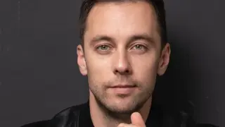 Бойко Кръстанов изкушава дамите с вино и театър