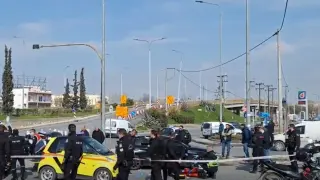Стрелба от черен джип посред бял ден в Солун, има загинал ВИДЕО