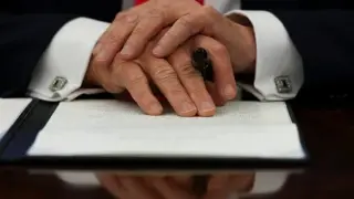 Тръмп бе забелязан с необичайна и голяма синина, разясниха каква е причината СНИМКА
