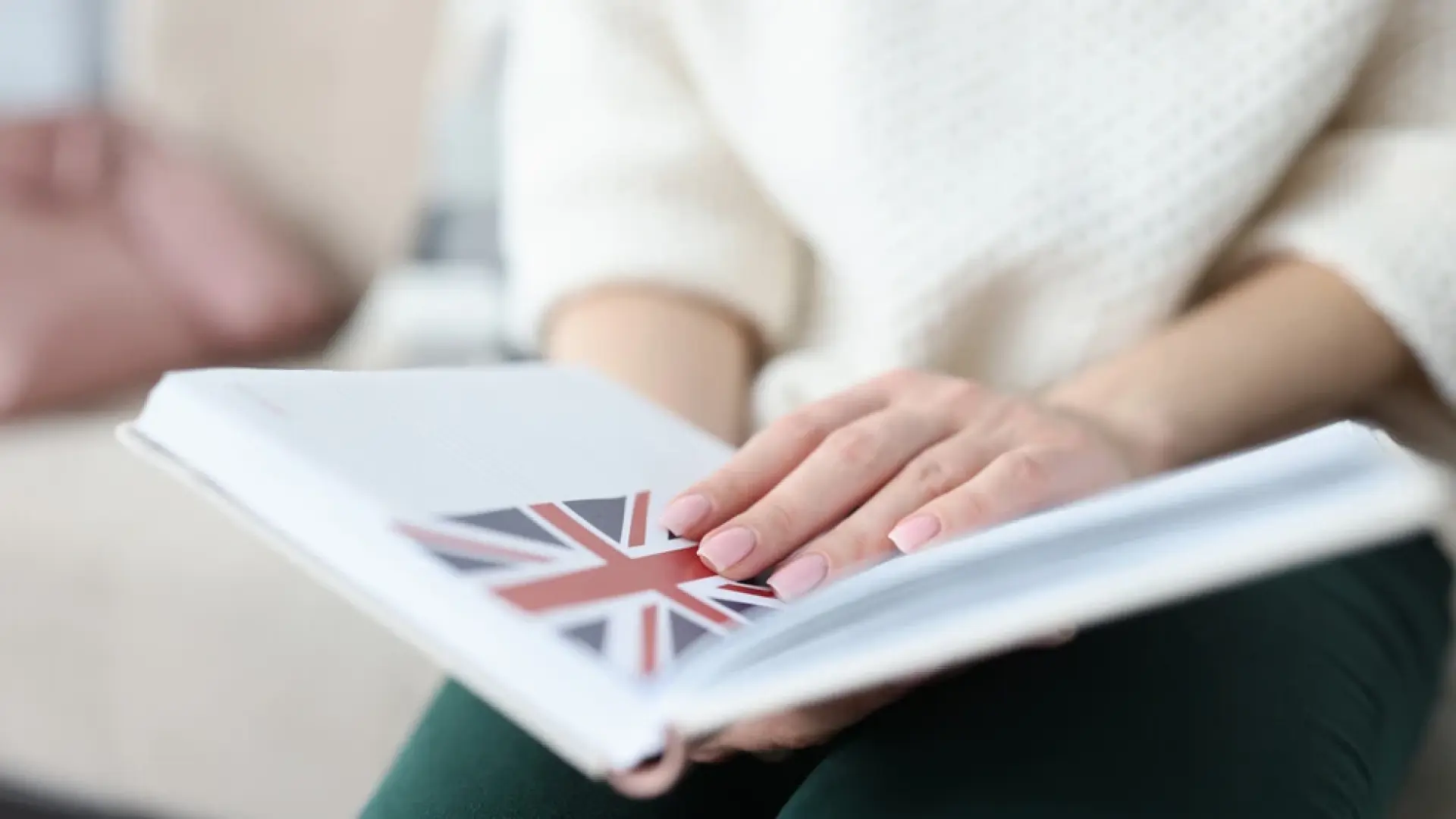 Жена се дегизирала, за да се явява на тестове за гражданство, вместо други хора