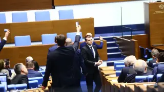 Свиреп скандал в НС! "Възраждане" и Киселова се хванаха за гушите, залата се изпразни, заради... БЛИЦ Live