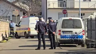 Ужас! Намериха 31 деца, сред които бебета, държани в плен 