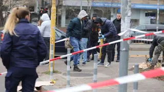 Зверство с осмокласничка в София: Маскирани я причакаха и...