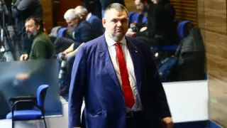 Пеевски: Събудил се е Доган след някой запой, не са му се случили сделките и назначенията и е изкомандвал малките си палави слуги БЛИЦ Live