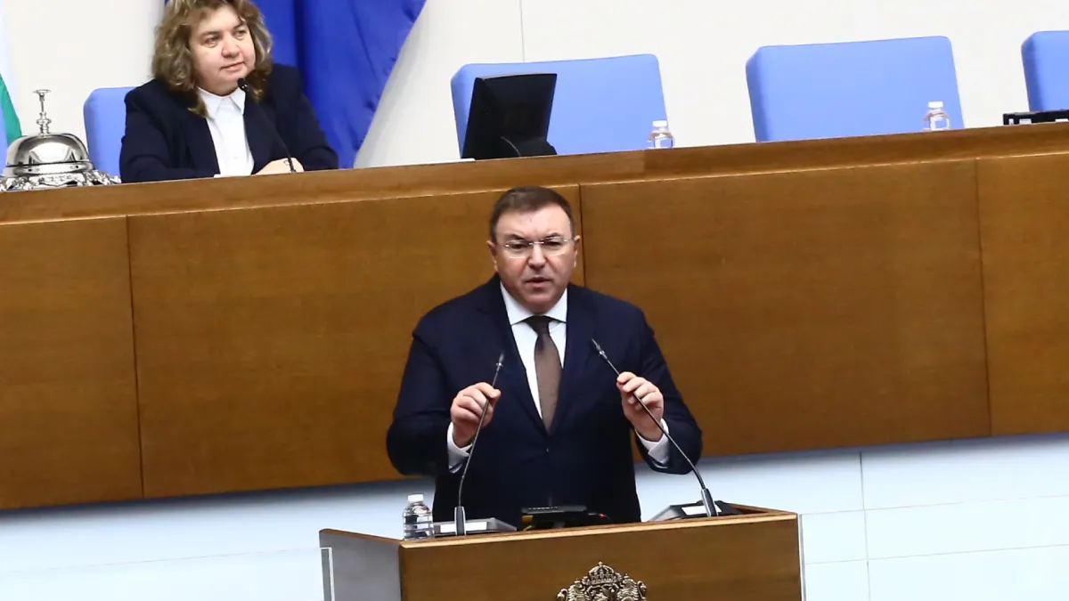 Костадин Ангелов за корупционните скандали на Петков и Василев: По-големи мошеници от вас няма и няма да има
