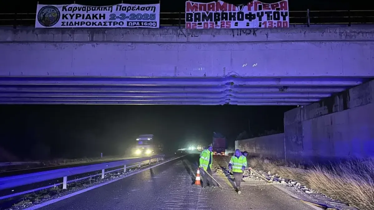 Български камион с оръжие разруши мост в Гърция, затвориха магистрала СНИМКИ