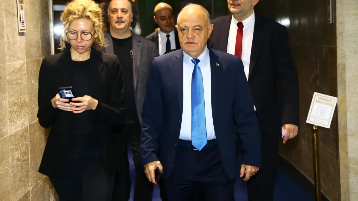Ген. Атанасов повдигна завесата около кандидата за президент