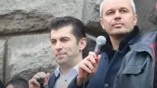 Топ пиарка заговори за шокираща договорка между Промяната и "Възраждане", а дерибеите на Доган ще…