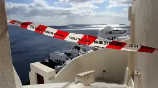 Животът се завръща в Санторини, но всички са нащрек за нов кошмар