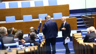Студен душ за кабинета „Желязков“? „Величие“ вади карта от ръкава за НС, готви да...