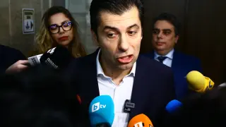 Припомниха на Кирил Петков най-позорния му момент СНИМКИ